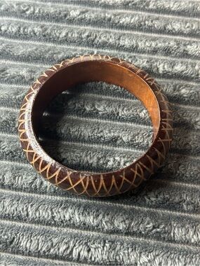 Vintage Carved Wood Bangle Bracelet - Dark Brown Glossy Lattice Criss-Cross